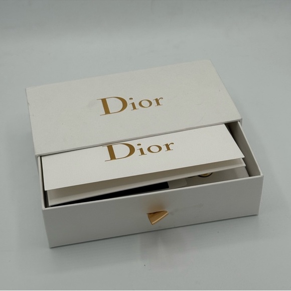 Christian Dior Inlex Bear Keychain Bag
Charm
NWT & Box! - Picture 12 of 13